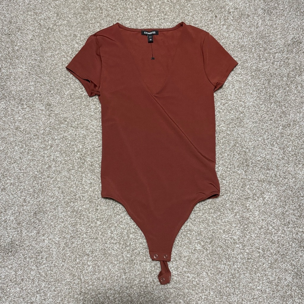 Express body contour v-neck bodysuit